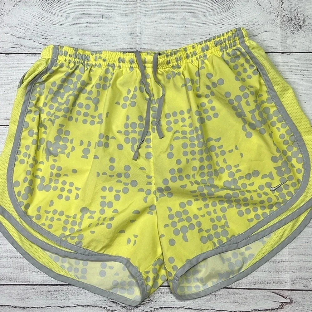Nike dri fit shorts yellow size medium built in underwear